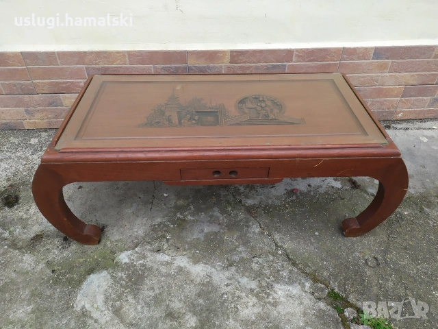 Старинна маса с дърворезба