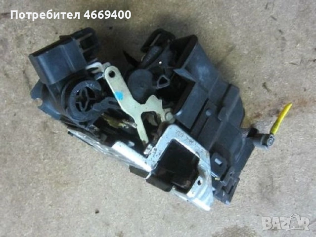 Предни лява и дясна брава за мерцедес 202, 208 и 210