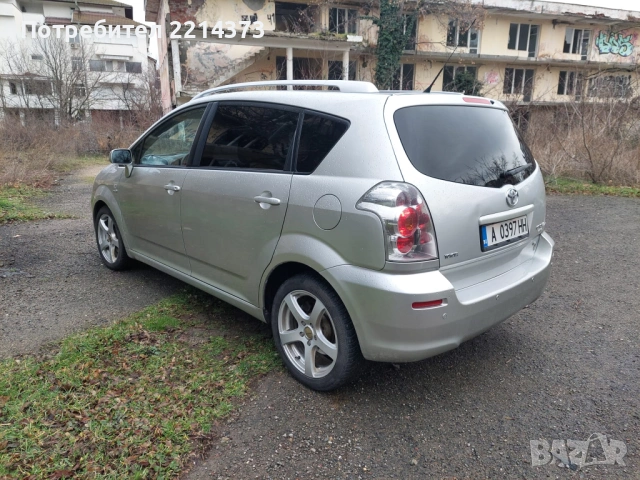 Продавам изключително поддържан автомобил Toyota Corolla Verso