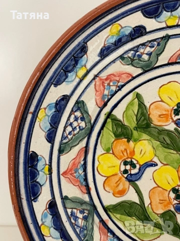 Maquenista Redondo Португалска флорална теракотена керамична чиния с подпис, снимка 3 - Други ценни предмети - 53122853