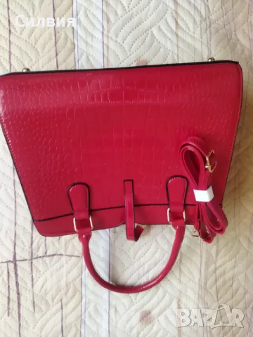 Чисто нова луксозна дамска чанта червен лак, снимка 2 - Чанти - 49879122