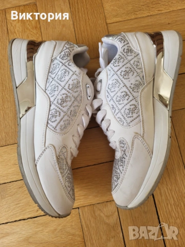 Дамски сникърси Guess, снимка 3 - Маратонки - 54250454