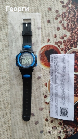 Спортен електронен мъжки ежедневен часовник със синя светлина.