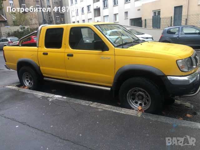 Nissan Navara 3.3i , снимка 4 - Автомобили и джипове - 46792951