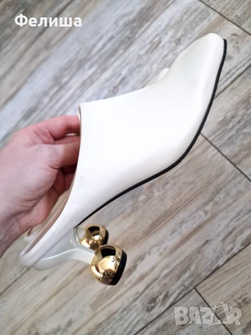 Дизайнерски Мюли Обувки в Цвят Нежна Ванилия със Златен Ток Топче, снимка 7 - Дамски ежедневни обувки - 51005827