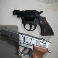 2 Метални пистолета с капси на цената на 1 , снимка 2 - Нумизматика и бонистика - 44980166
