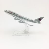 Бойнг 747 самолет модел макет Qatar Airways метален лайнер, снимка 2 - Колекции - 45326751
