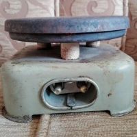 Стар малък електрически котлон, снимка 1 - Антикварни и старинни предмети - 45388314