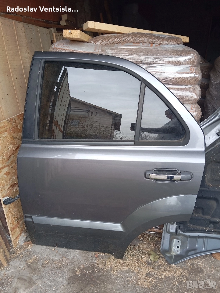 Задна лява врата Киа Соренто 2,5crdi 140к.с, снимка 1