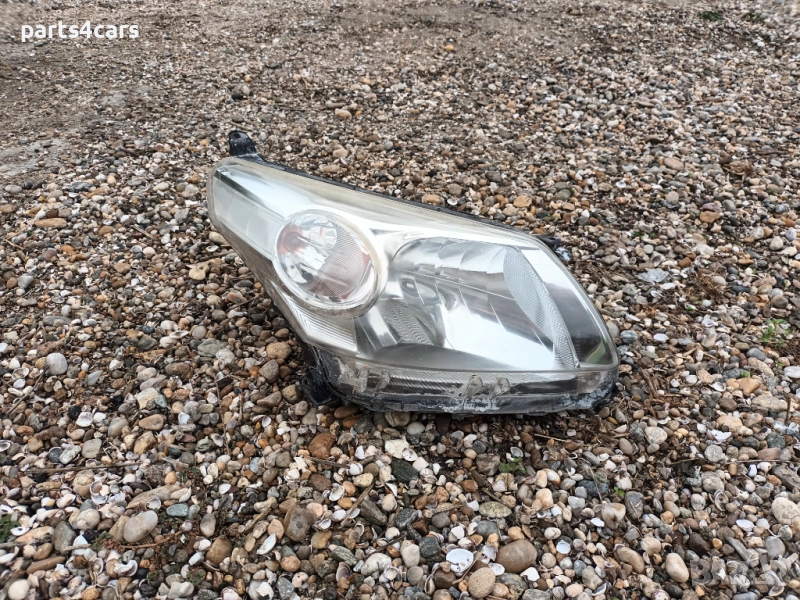 десен фар за тойота урбан крузер 09 - 14 TOYOTA URBAN CRUISER , снимка 1