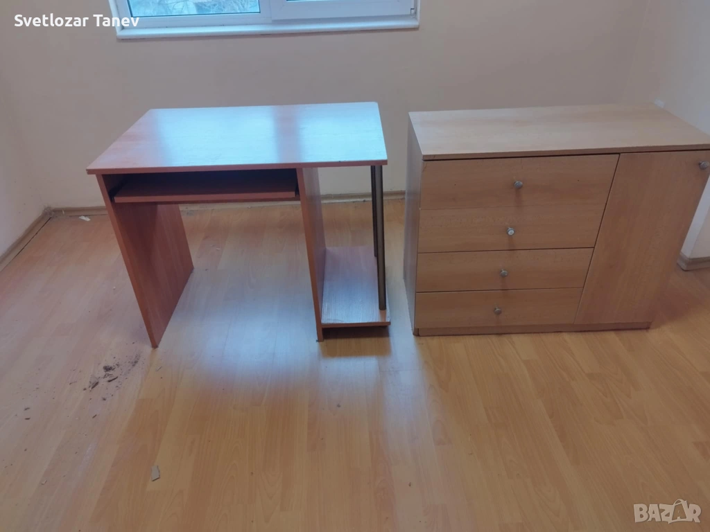 Продавам използвани бюро и скрин. Ниски цени!, снимка 1