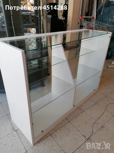 Щандова маса тип "витрина" подходяща за всякакъв тип стоки., снимка 1