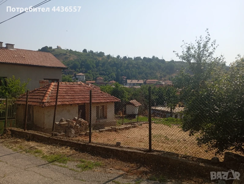 Парцел с постройка и гараж в регулация , снимка 1