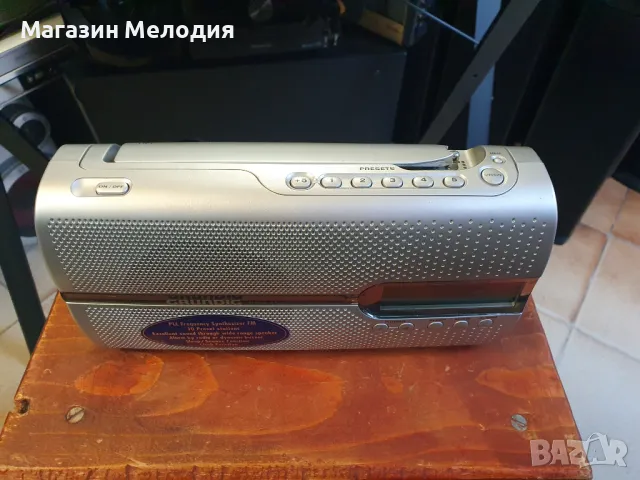 Радио Grundig Music 51 Silver В отлично техническо и визуално състояние., снимка 2 - Радиокасетофони, транзистори - 49279678