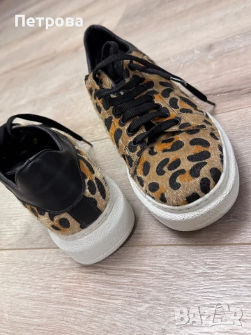 Тигрови сникърси, снимка 2 - Дамски ежедневни обувки - 50589867