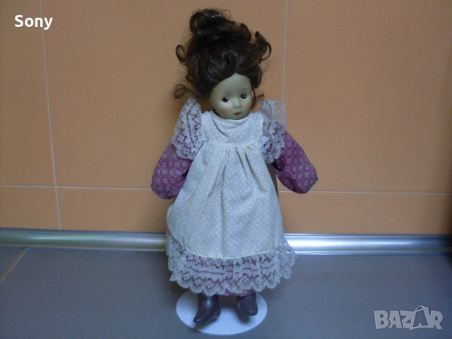 Стара кукла на стойка- Германия.