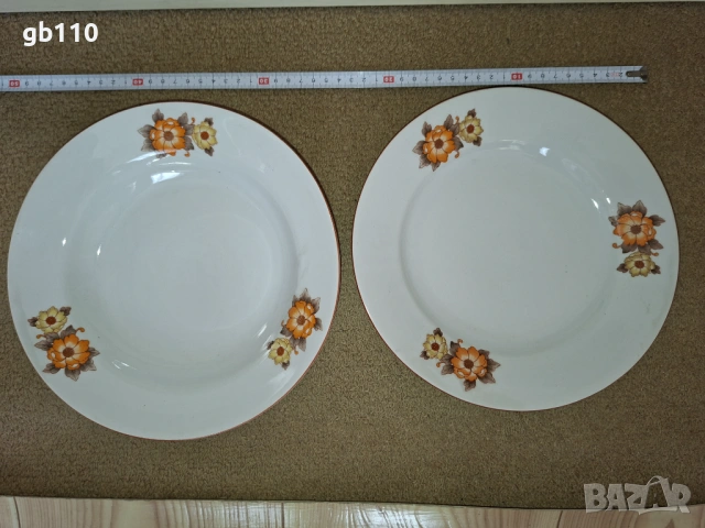 Порцеланови чинии и супник, Завод за порцелан Разград, 1979 г., снимка 2 - Чинии - 53371972