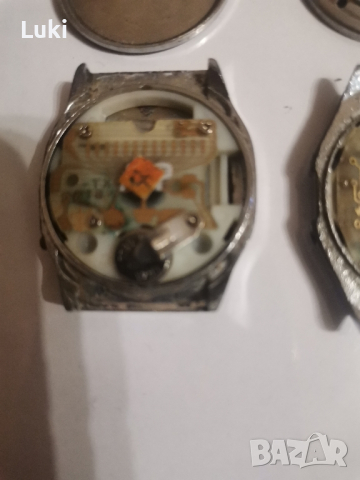 четири броя стари електронни часовника, снимка 11 - Други - 45012781
