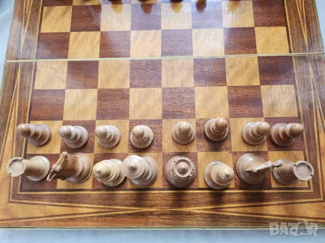 шах - голяма красив (фурнир с инкрустирана "кост")+табла, к-т фигури+пулове и също пирографиран шах , снимка 3 - Шах и табла - 52583035