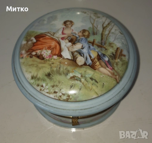 Порцеланова отваряема кутия за бижута