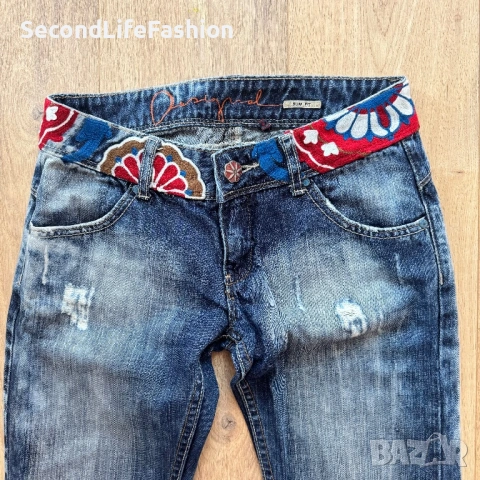Desigual дамски слим дънки с бродерия размер 28, снимка 2 - Дънки - 53867981