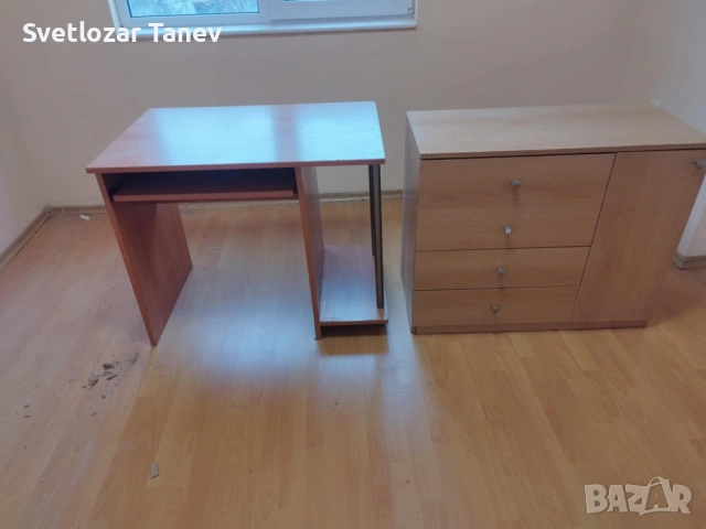 Продавам използвани бюро и скрин. Ниски цени!