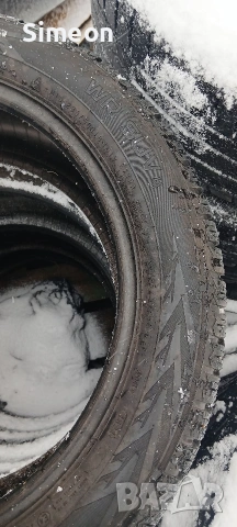 Зимни гуми 235/50/18, снимка 2 - Гуми и джанти - 53060444