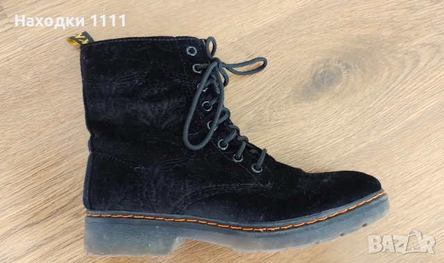 Уникални кадифени кубинки боти, черни, готик, размер 37, като нови, снимка 5 - Дамски боти - 52392920
