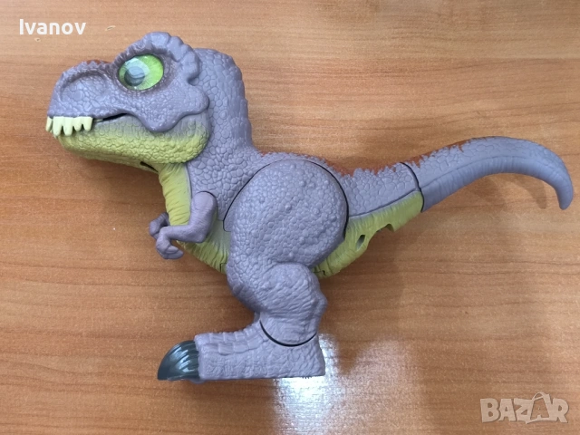 Играчка динозавър 