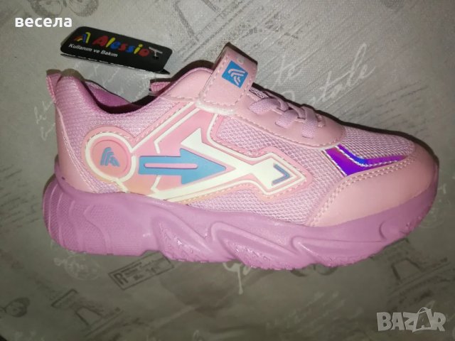 розови детски маратонки, пружиниращи, леки, удобни. 