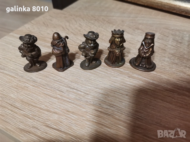 Стари Киндер играчки