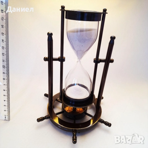 Бронзов пясъчен часовник.