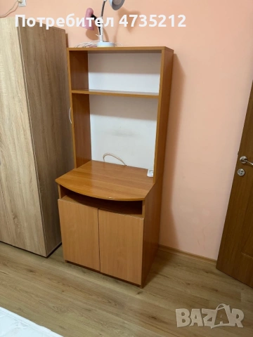 Висок тв шкаф с място за съхранение