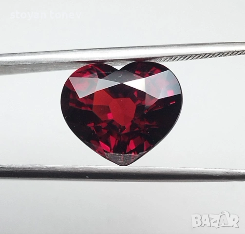 Изключителен Голям И Красив Естествен Спесартит Гранат 8.24 Карата, Сърцевидна Форма!  