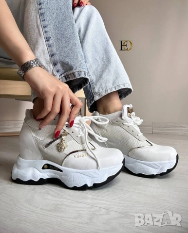 дамски маратонки versace , снимка 3 - Маратонки - 51459359