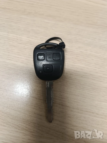 Ключ за тойота авенсис, снимка 2 - Части - 52127888