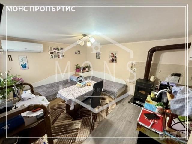 Двуетажна къща с двор и гараж в гр. Севлиево, обл. Габрово., снимка 2 - Къщи - 53111203