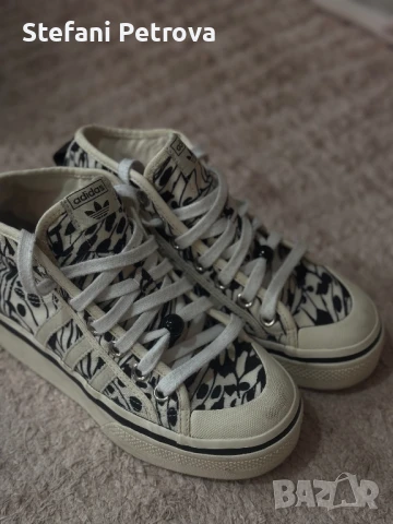 Обувки Adidas, 36 размер, снимка 2 - Маратонки - 51084491