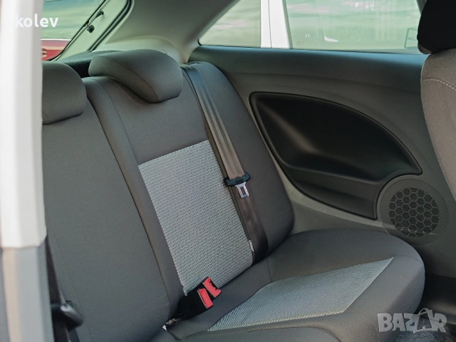 Seat Ibiza Sport Coupe 1.6 TDI, снимка 10 - Автомобили и джипове - 53053410