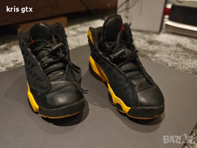 Детски баскетболни маратонки Jordan 13 Retro черно и жълто оригинални, снимка 2 - Детски маратонки - 53484773