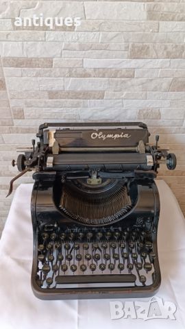 Стара пишеща машина Olympia Mod.8 - Made in Germany - 1938 година, снимка 2 - Антикварни и старинни предмети - 46240033