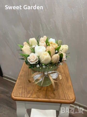 Аранжировки от ароматни сапунени цветя