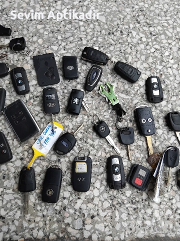 Ключове за различни модели автомобили , снимка 8 - Ключове - 51832498