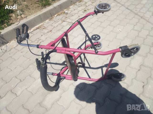 Сгъваема проходилка ролатор с мека седалка. Регулиране височината на ръкохватките. За инвалиди, възр, снимка 3 - Ролатори - 50810013
