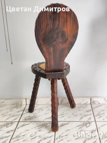 Испански рустикален или " бруталистически "стол с три крака , снимка 4 - Антикварни и старинни предмети - 53718333