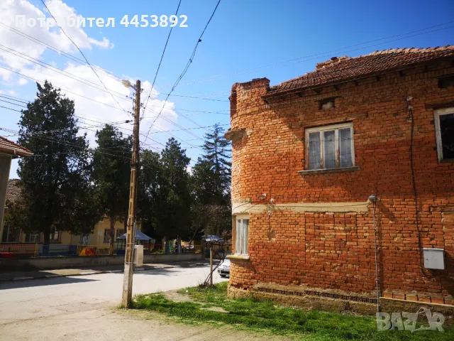 Къща на центъра на село Рибен