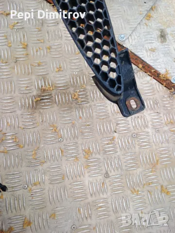 Решетка преден капак Ford Escort VII Estate (01.1995 - 02.1999), снимка 4 - Части - 50418947