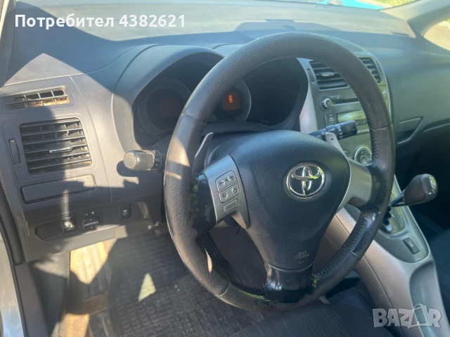 Тойота Аурис, снимка 12 - Автомобили и джипове - 51429997