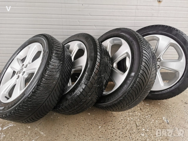 4 зимни гуми с големи грайфери - две Мишелин и две Континентал 215 55 18