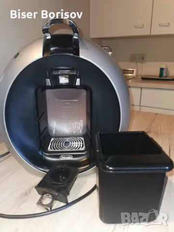 Кафемашина, Krups Dolce Gusto със стойка бонус , снимка 2 - Кафемашини - 49448346